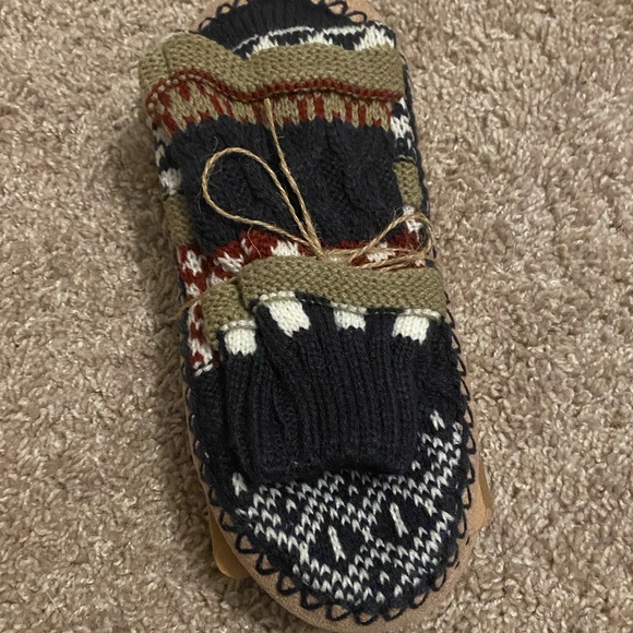 Nordic slippers with non-slip grip sole, size L/XL fits women’s shoe size 8-10) - Picture 2 of 3